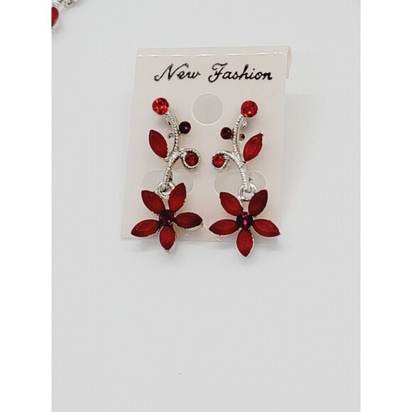 NWT Rhodium plated Cubic Zirconia necklace and earrings set - Picture 3 of 4